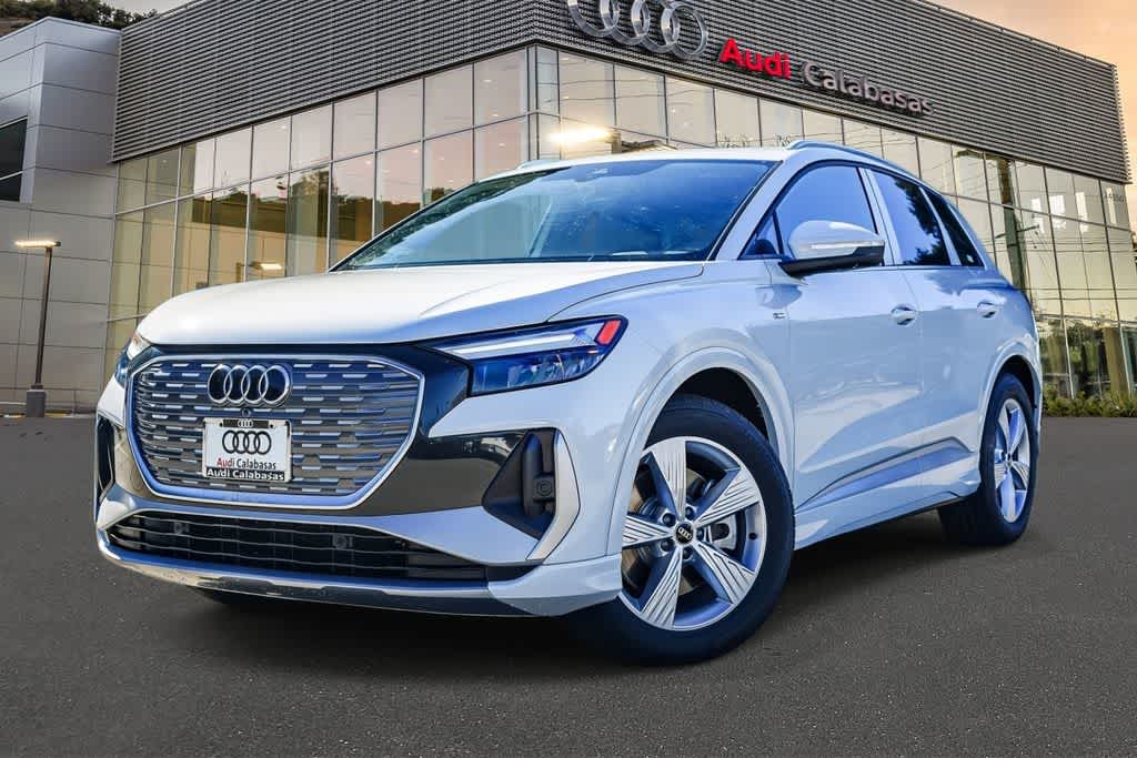 2026 Audi Q4 e-tron quattro Premium 55