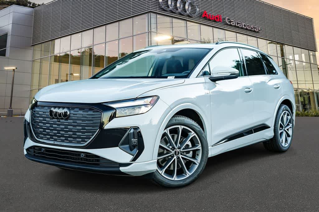 2026 Audi Q4 e-tron quattro Premium 55
