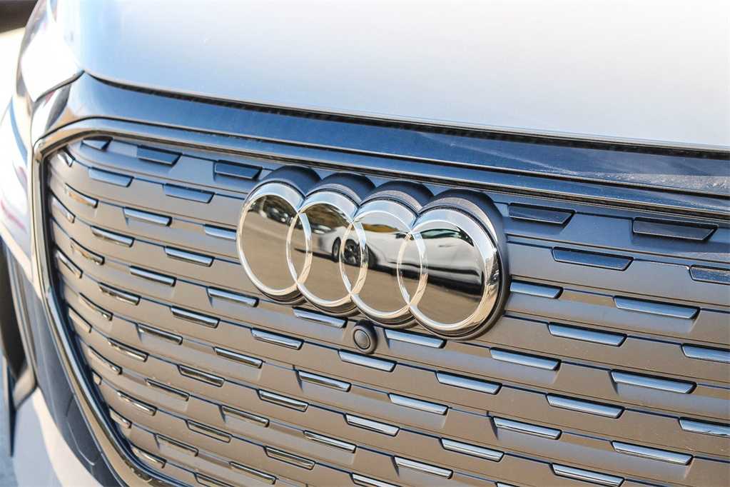 2025 Audi Q4 e-tron Premium 9