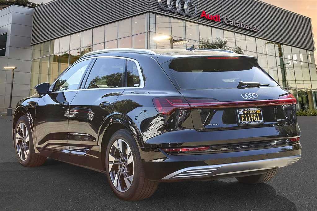 2022 Audi e-tron Premium Plus 6