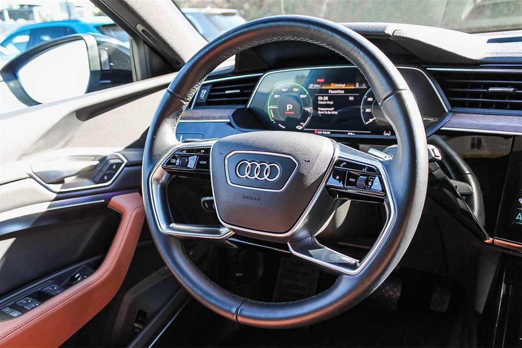 2022 Audi e-tron Premium Plus 15