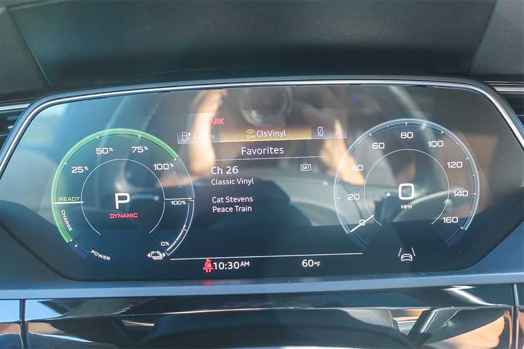 2022 Audi e-tron Premium Plus 26