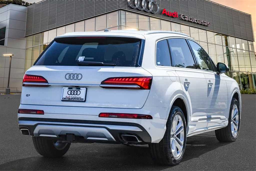 2025 Audi Q7 Premium Plus 4