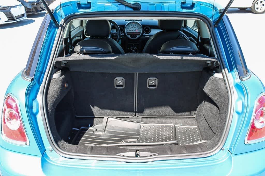 2011 MINI Cooper Hardtop BASE 26