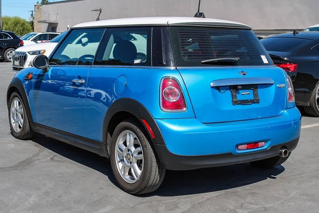 2011 MINI Cooper Hardtop BASE 6