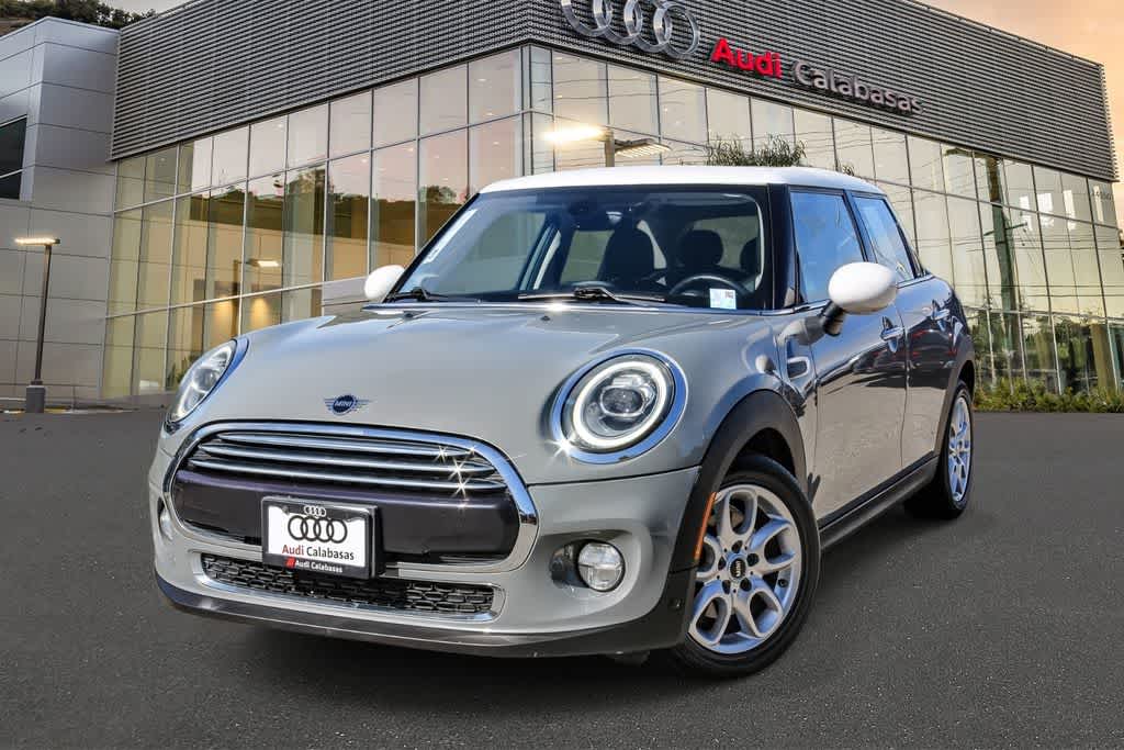 Gray (Moonwalk Grey Metallic) 2019 MINI Cooper 4-Door Hatchback FWD Hatchback Front-Wheel Drive 6-Speed Automatic