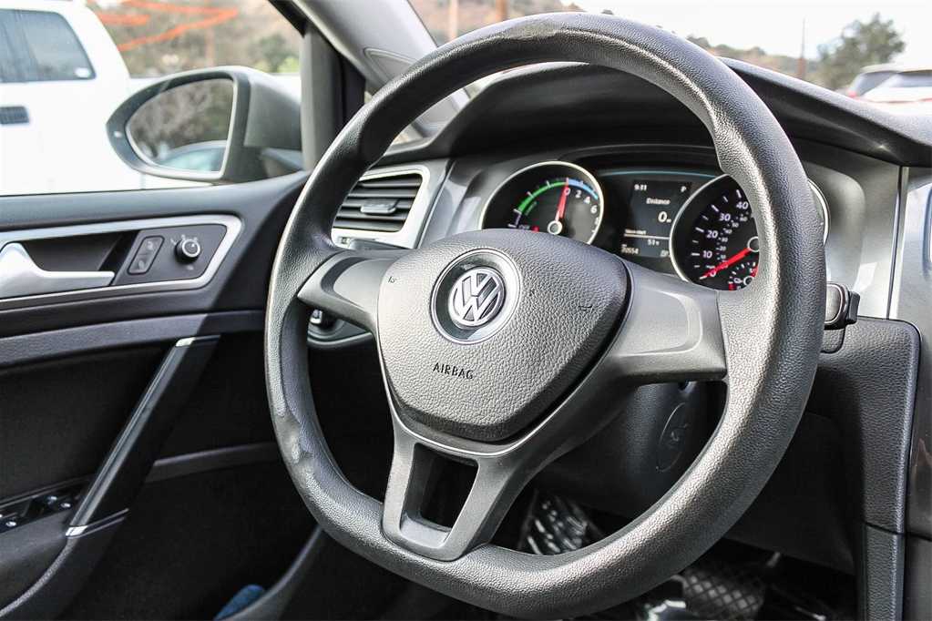 2016 Volkswagen e-Golf SE 15