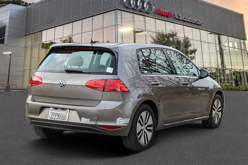 2016 Volkswagen e-Golf SE 4