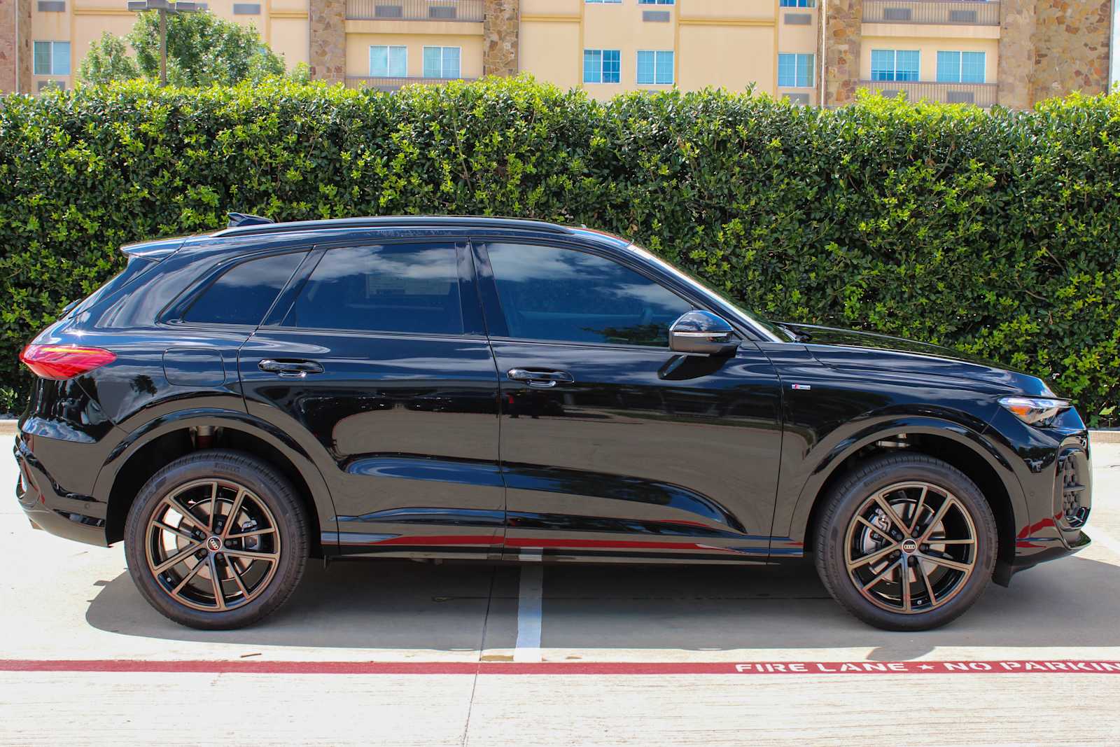 New 2026 MYTHOS BLACK Audi Premium Plus image 7