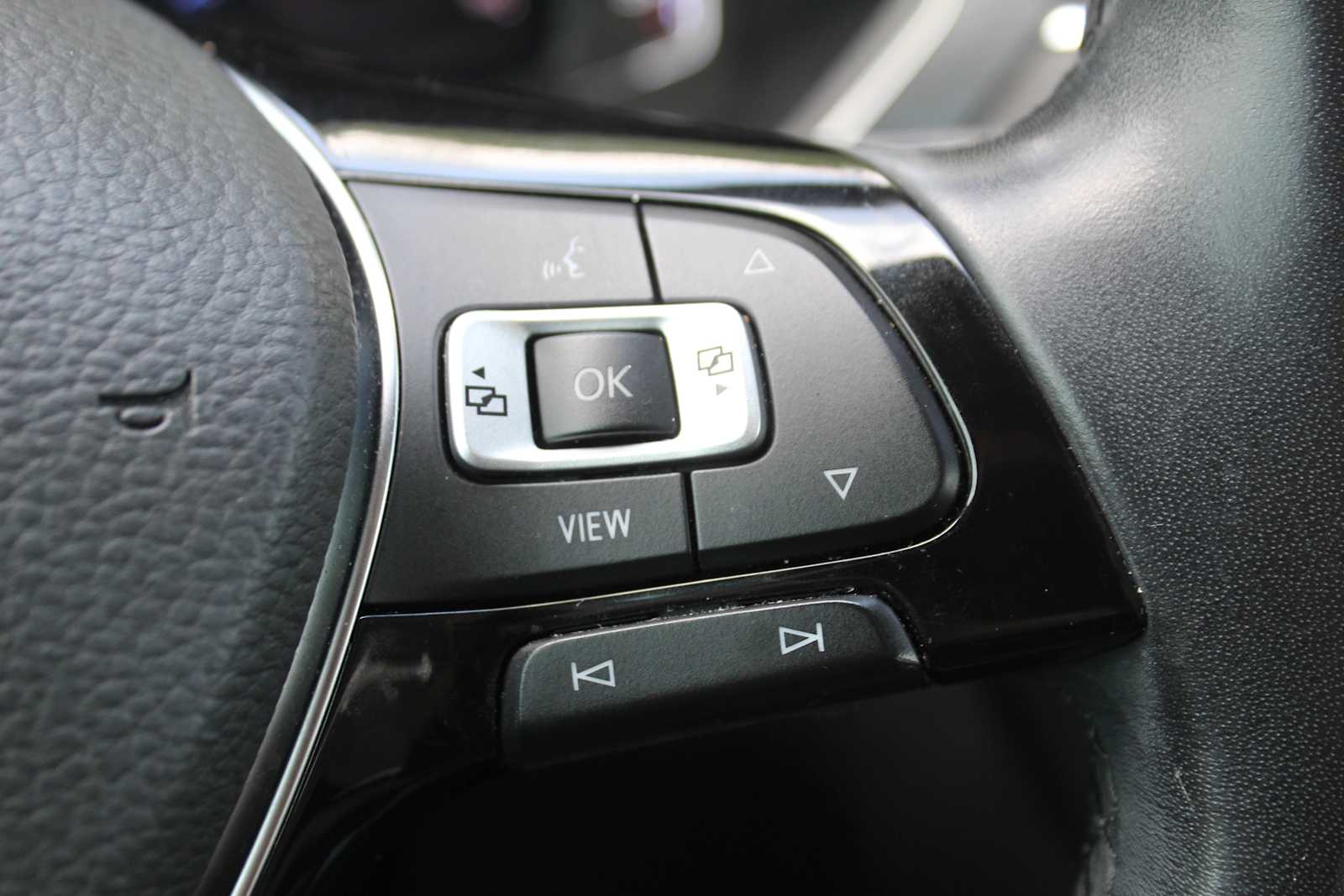 Used 2019 Pyrite Silver Metallic Volkswagen SEL image 27