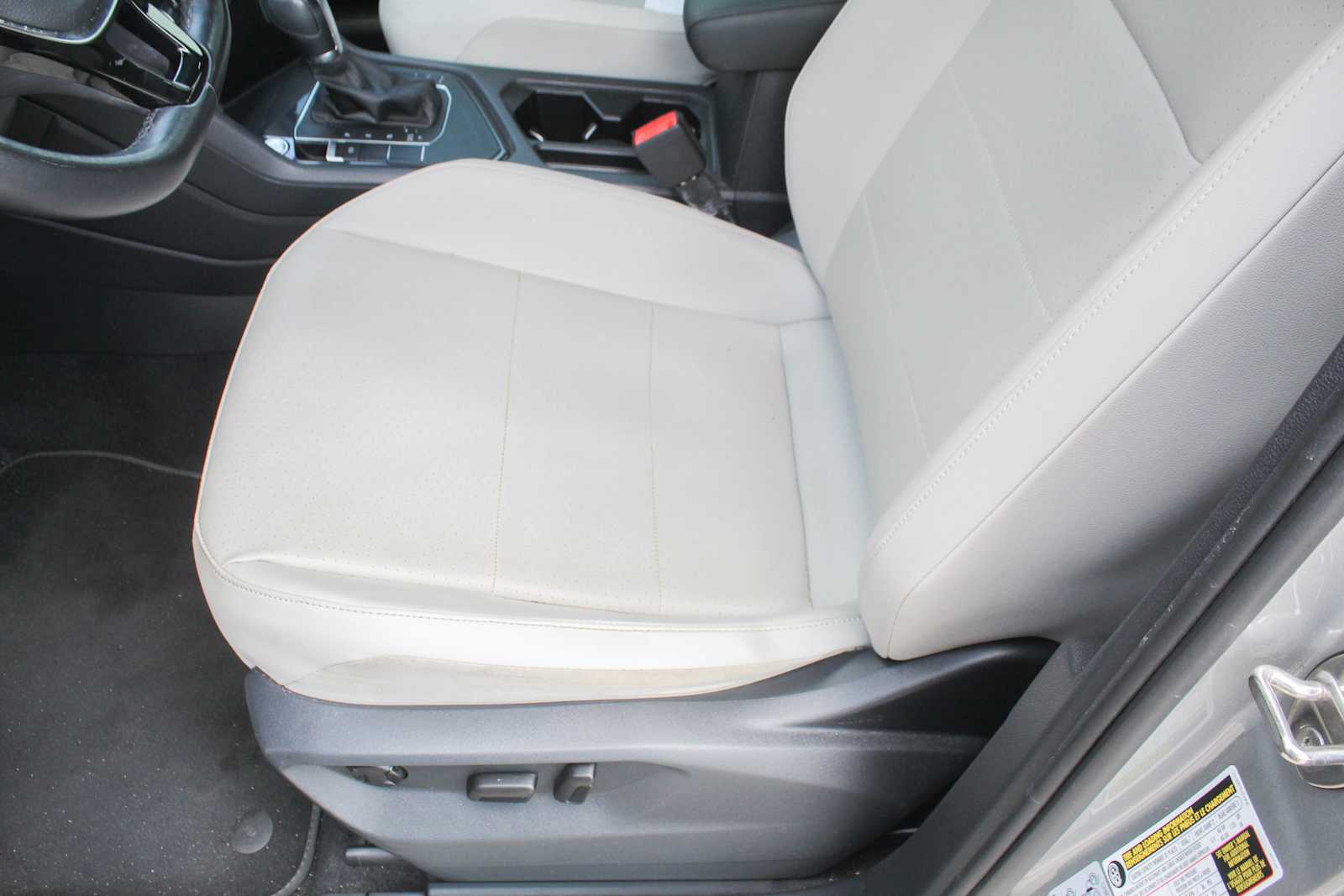 Used 2019 Pyrite Silver Metallic Volkswagen SEL image 12