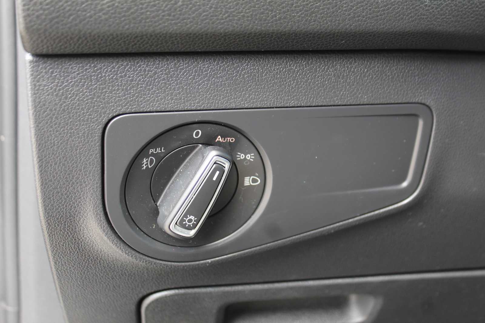 Used 2019 Pyrite Silver Metallic Volkswagen SEL image 23