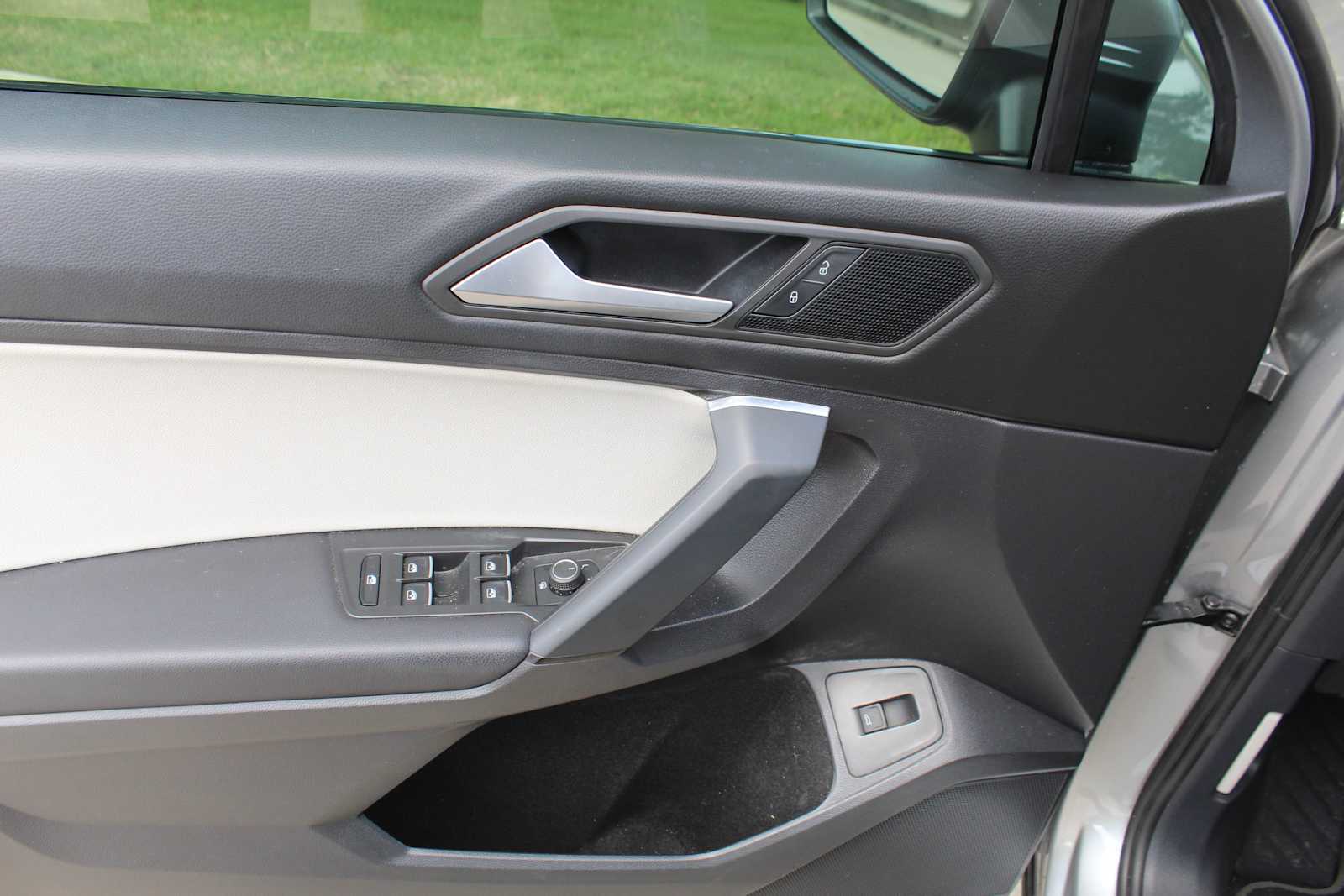 Used 2019 Pyrite Silver Metallic Volkswagen SEL image 22