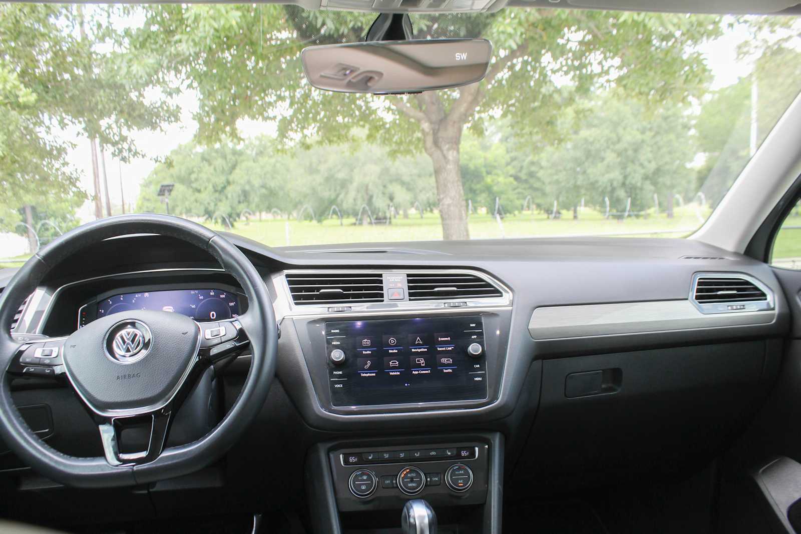 Used 2019 Pyrite Silver Metallic Volkswagen SEL image 24