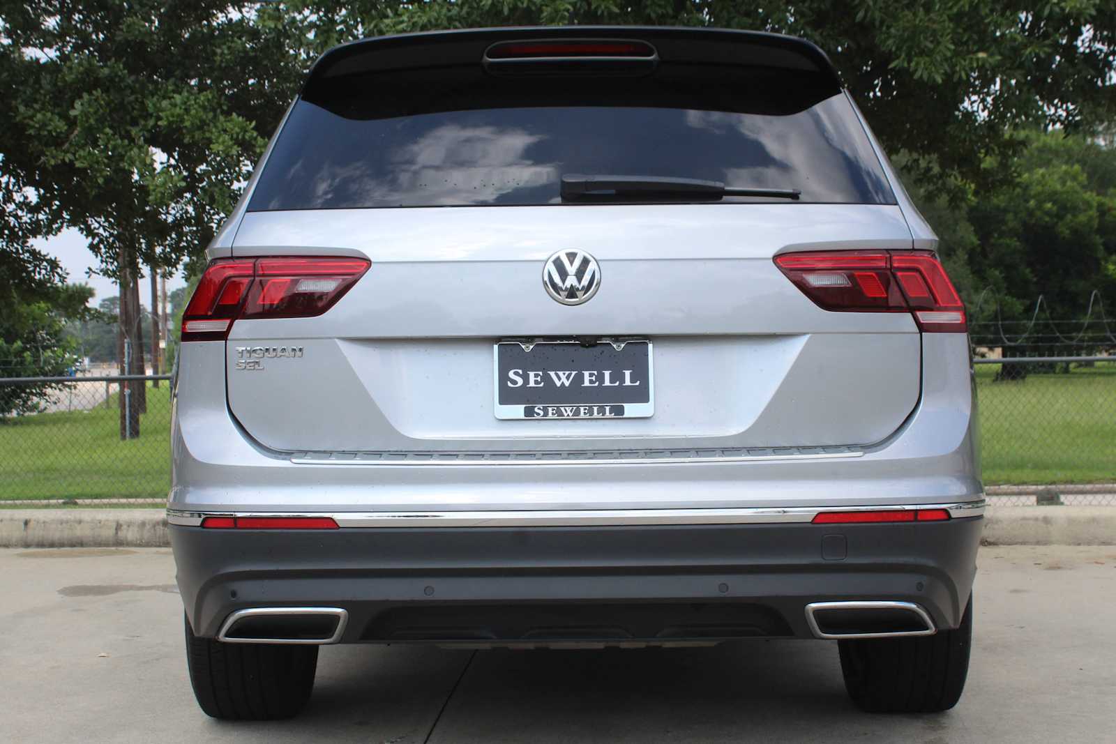 Used 2019 Pyrite Silver Metallic Volkswagen SEL image 7