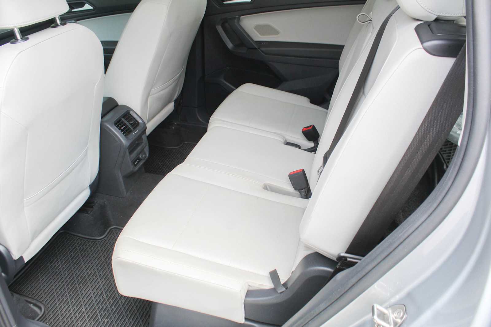 Used 2019 Pyrite Silver Metallic Volkswagen SEL image 29