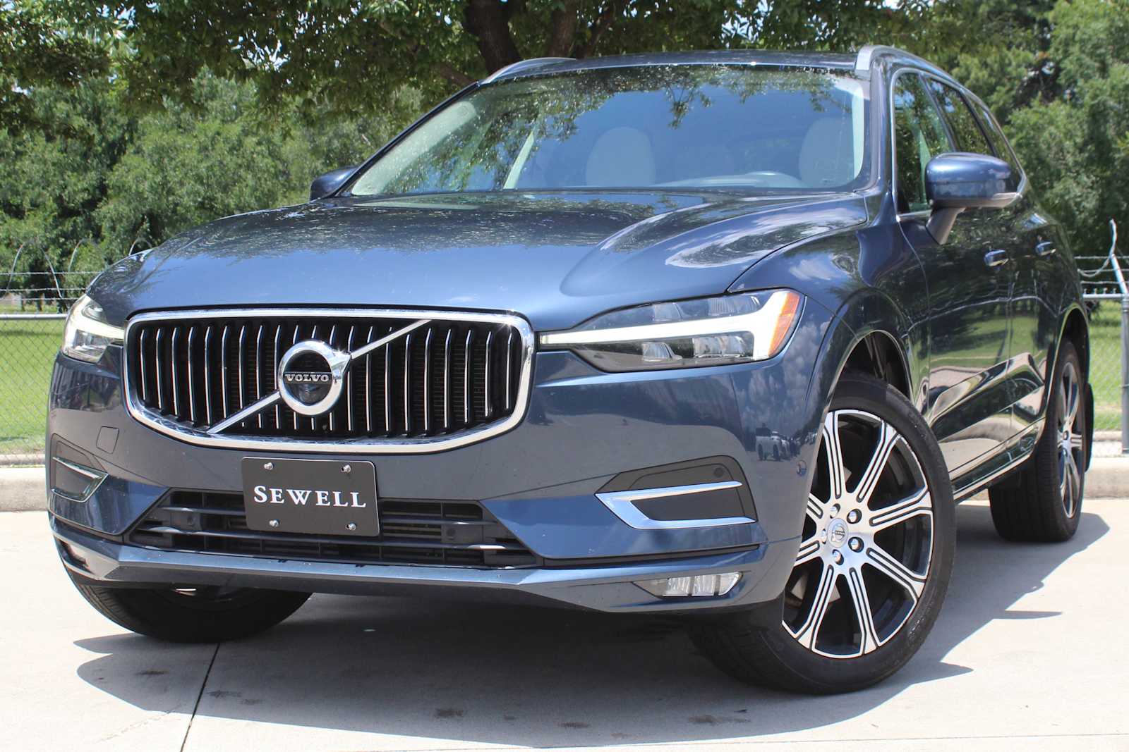 XC60(第2世代) Inscription バンパー　美品　サンドメタリック Pre-Owned 2021 Volvo XC60 Inscription Sport Utility in #5446643A
