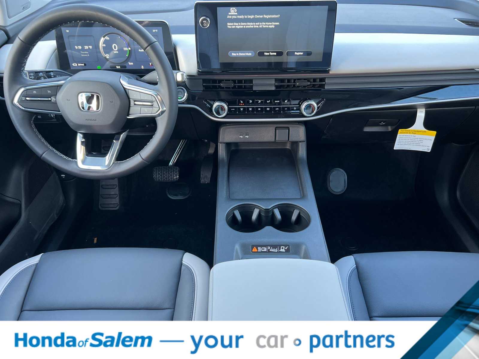 View vehicle photo 4