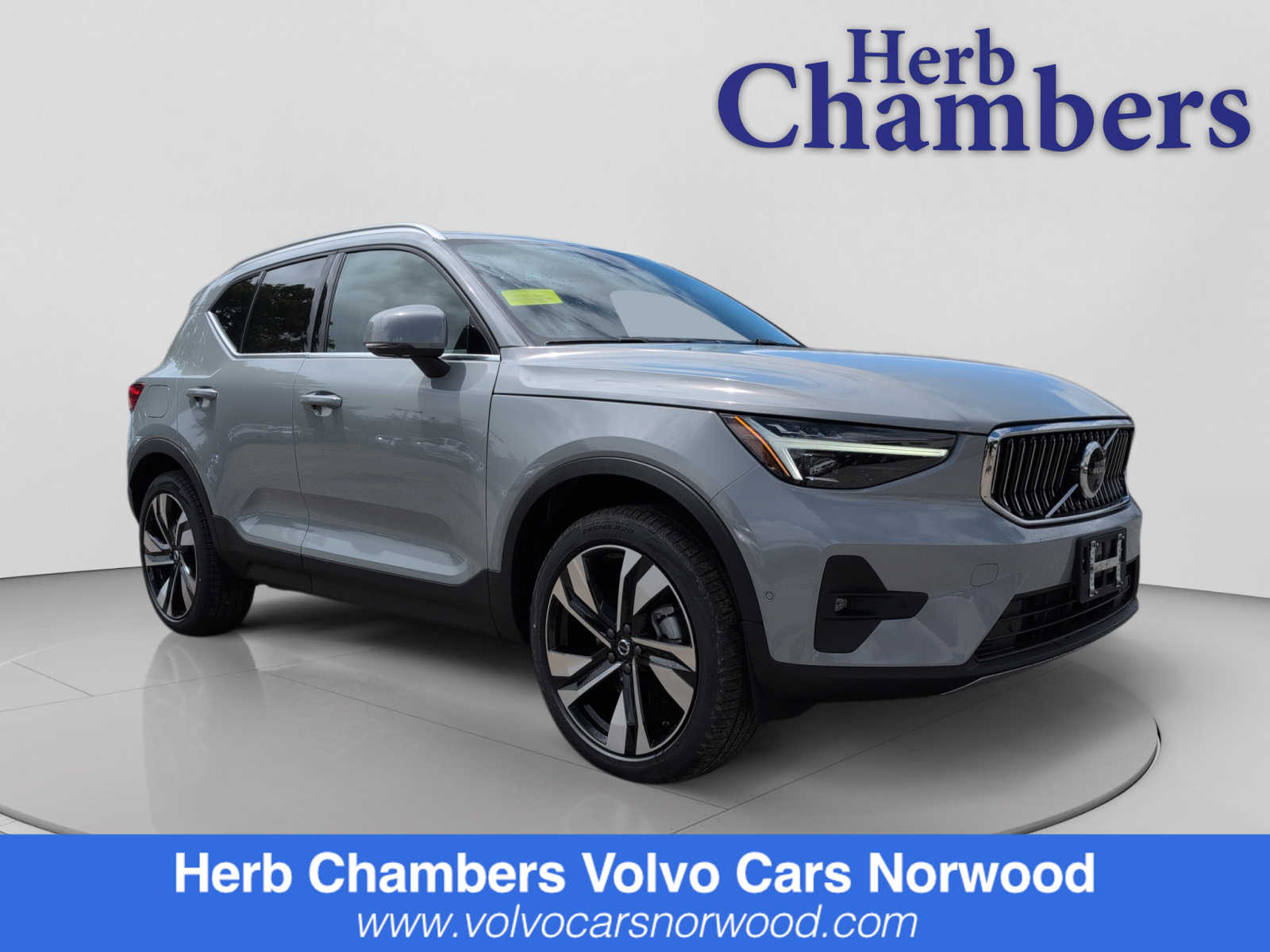 2025 Volvo XC40