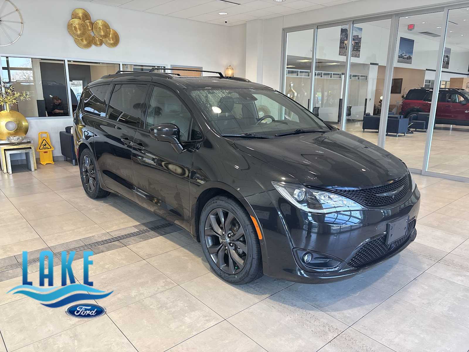 Brilliant Black Crystal Pearlcoat 2020 Chrysler Pacifica Touring L FWD Minivan Front-Wheel Drive 9-Speed Automatic