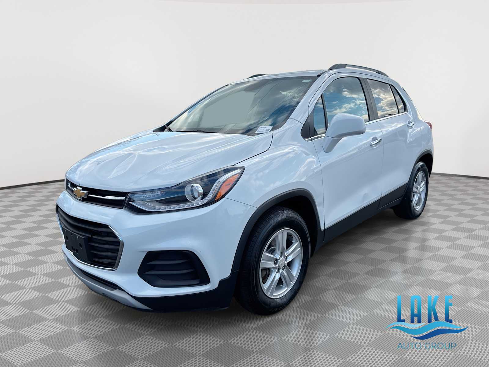 Summit White 2017 Chevrolet Trax LT FWD SUV / Crossover Front-Wheel Drive 6-Speed Automatic