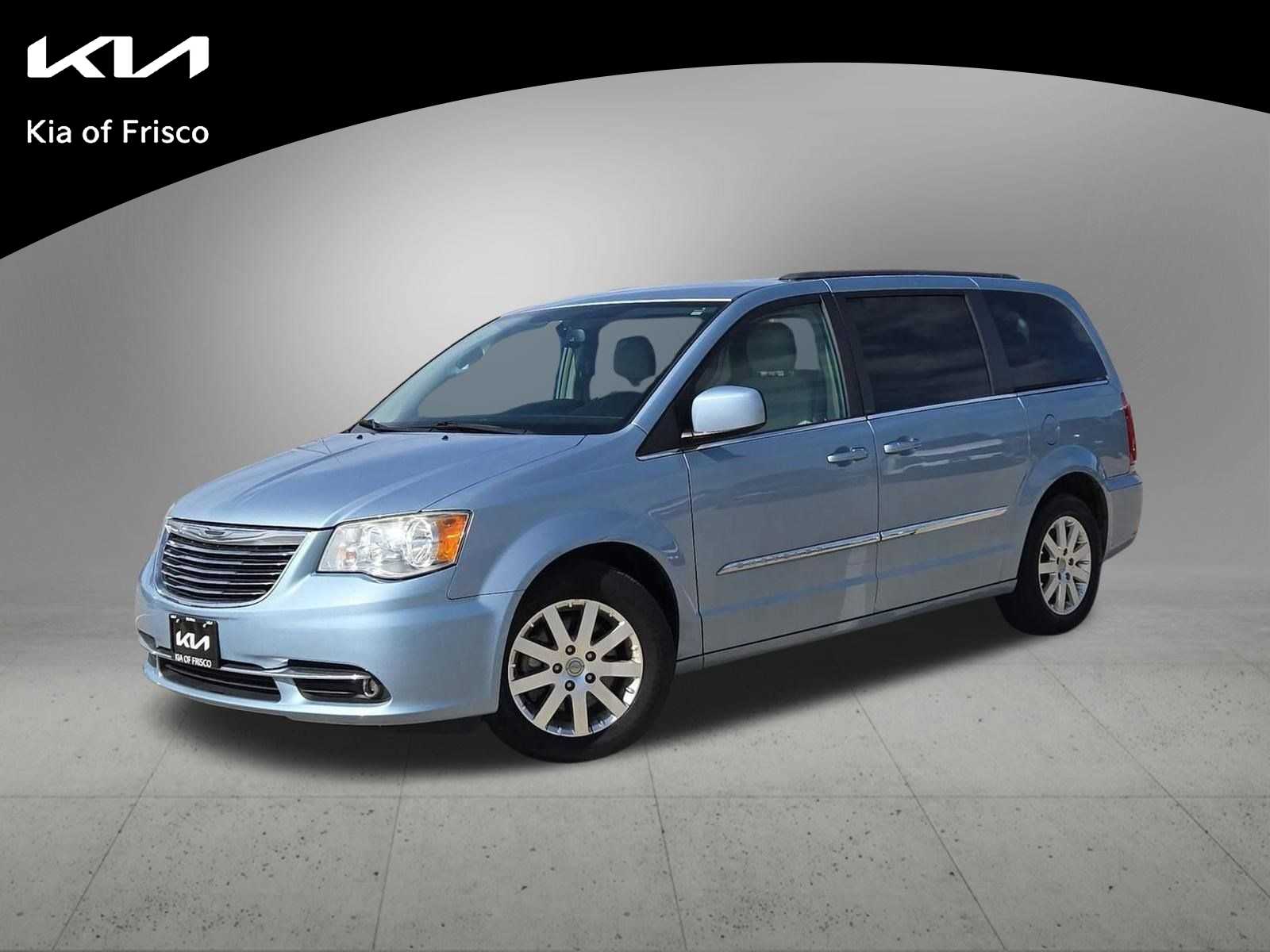 2013 Chrysler Town & Country Touring FWD