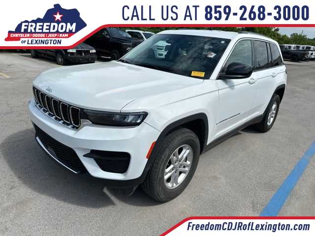 Bright White Clearcoat 2023 Jeep Grand Cherokee Laredo 4WD SUV / Crossover Four-Wheel Drive 8-Speed Automatic