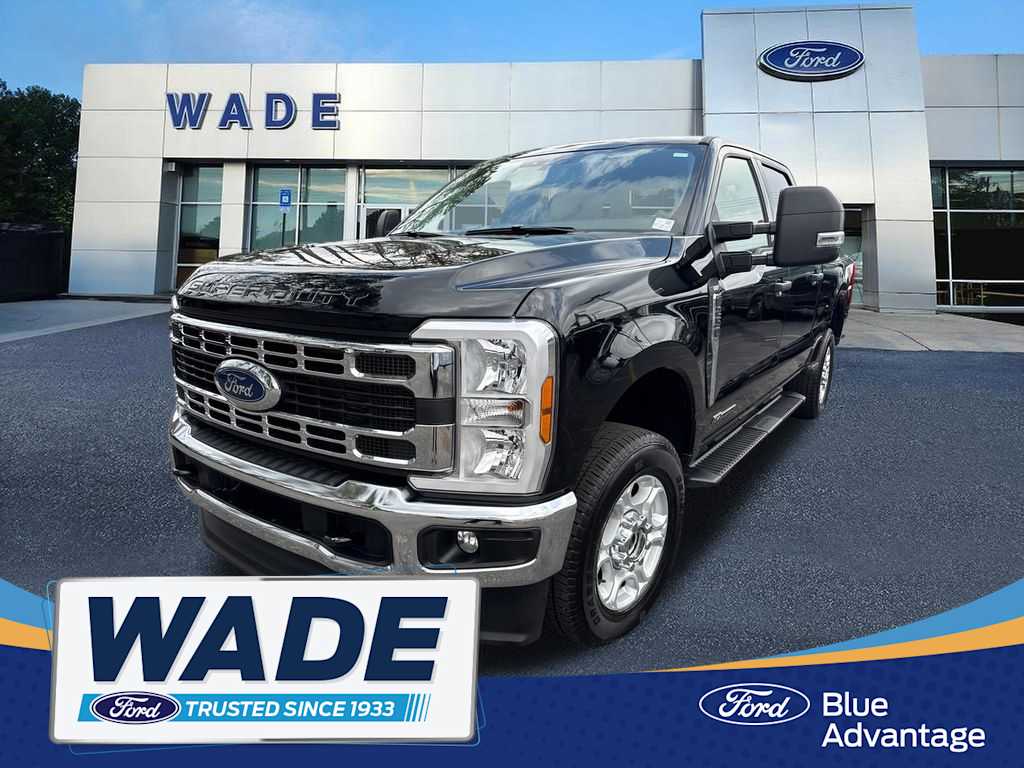 Agate Black Metallic 2025 Ford F-250 Super Duty XLT Crew Cab 4WD Pickup Truck Four-Wheel Drive Automatic