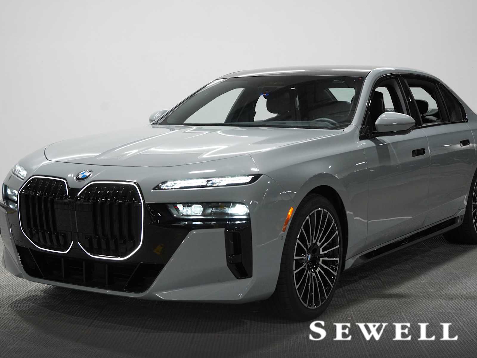 2026 BMW 740i 740i