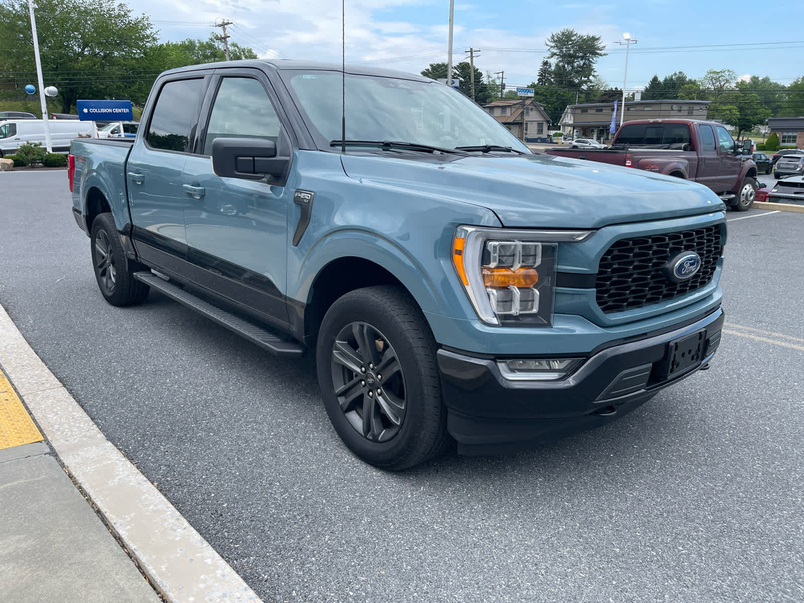View vehicle photo 7