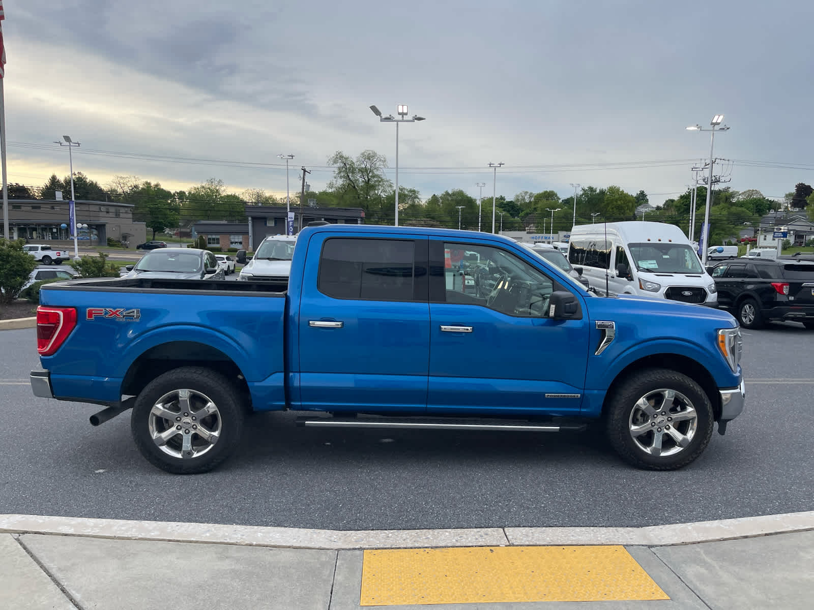 View vehicle photo 6