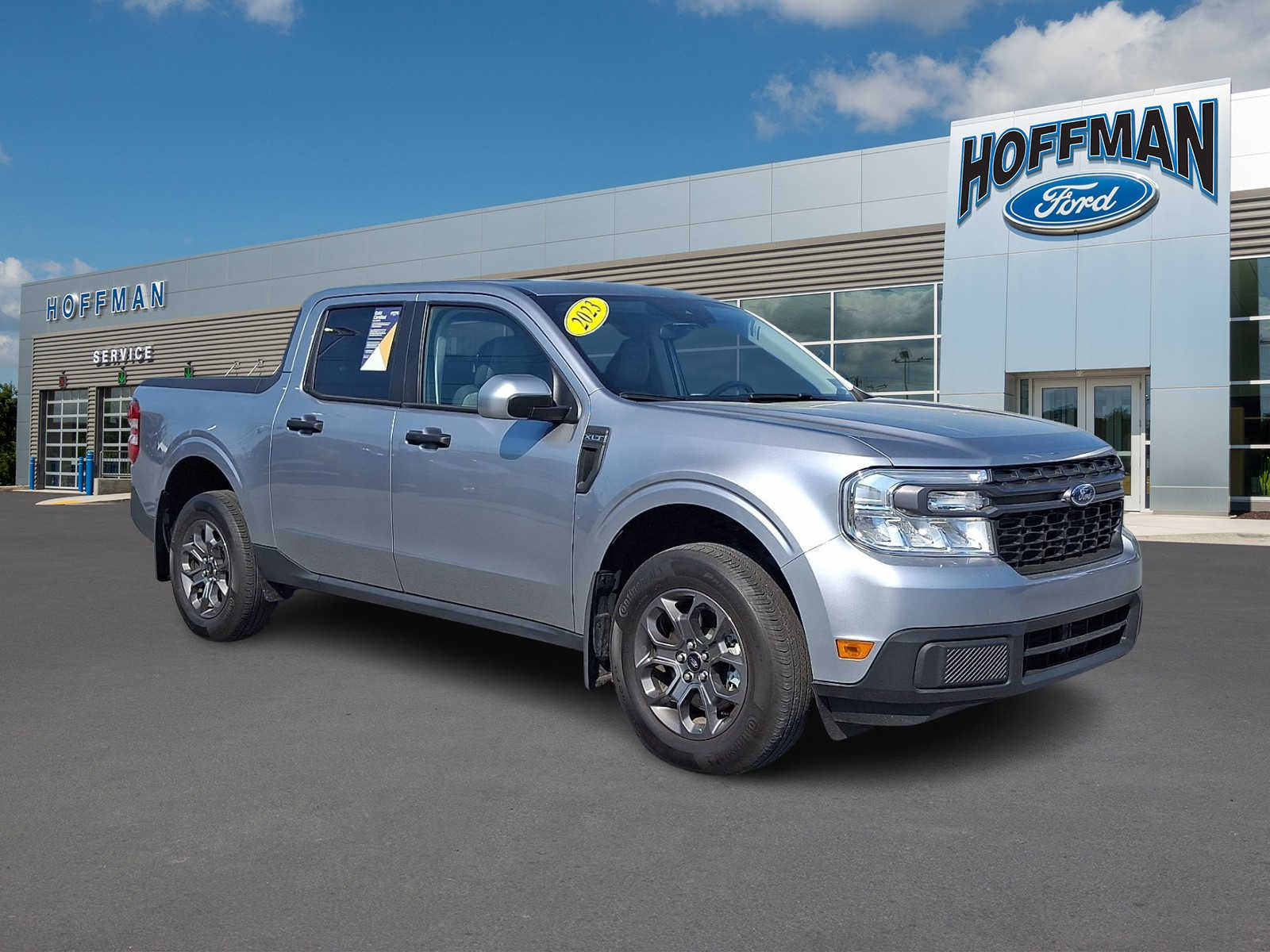 Iconic Silver Metallic 2023 Ford Maverick XLT SuperCrew FWD Pickup Truck Front-Wheel Drive Continuously Variable Transmission