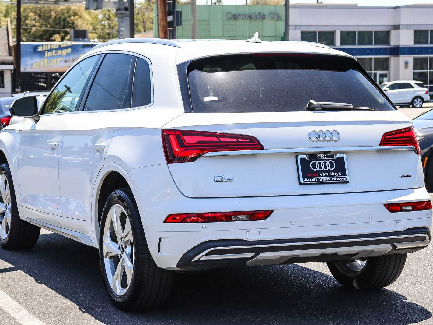 View vehicle photo 2