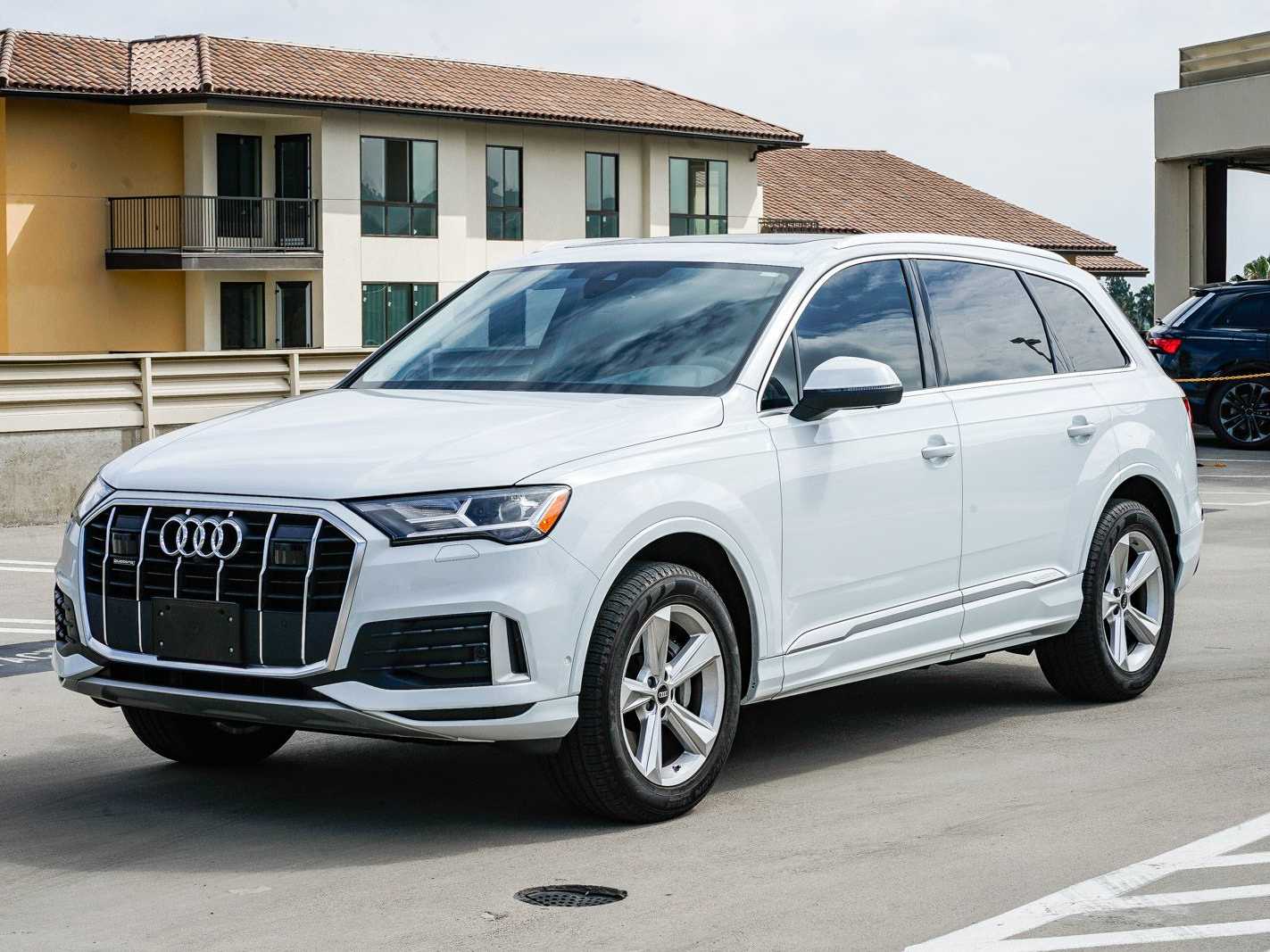 White 2023 Audi Q7 quattro Premium Plus 45 TFSI SUV / Crossover All-Wheel Drive 8-Speed Automatic