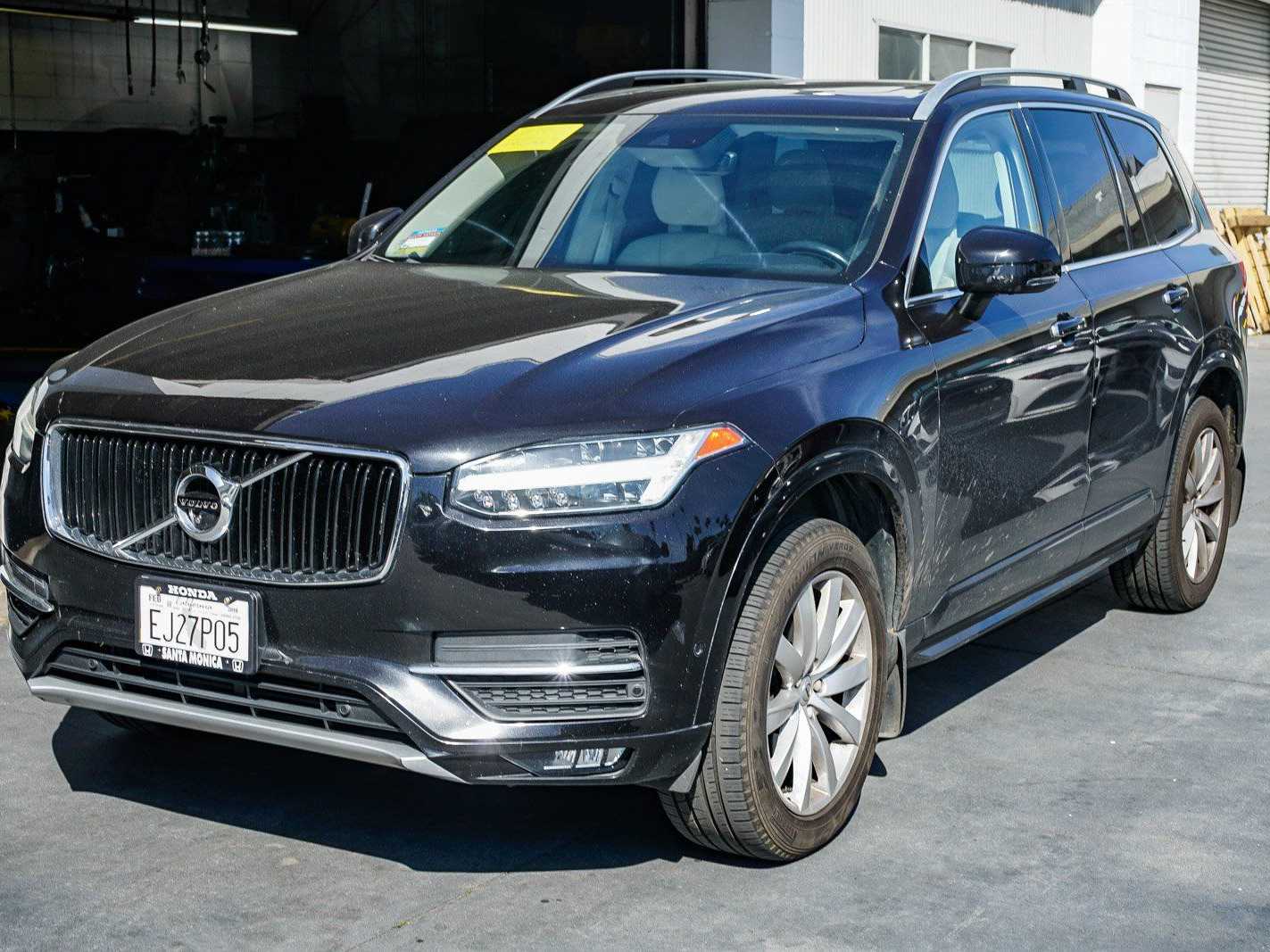 2018 Volvo XC90 T5 Momentum 7-Passenger FWD