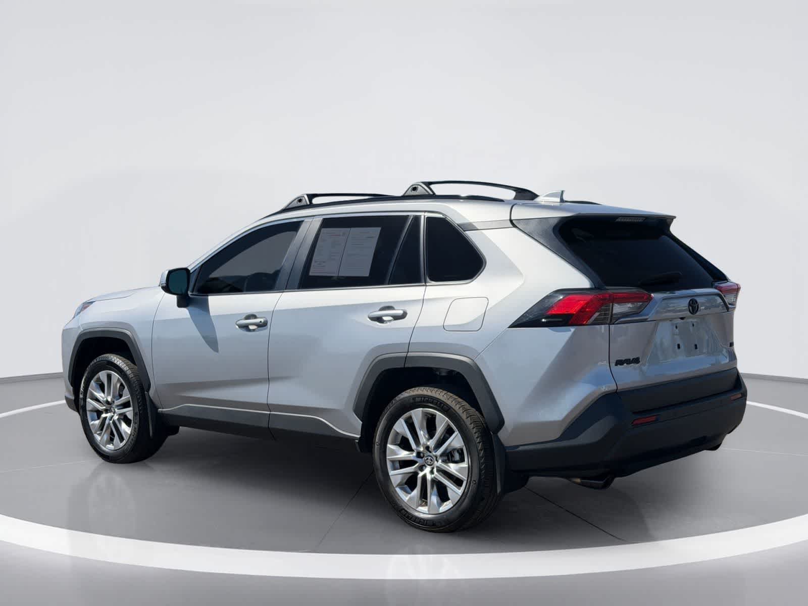 View vehicle photo 4