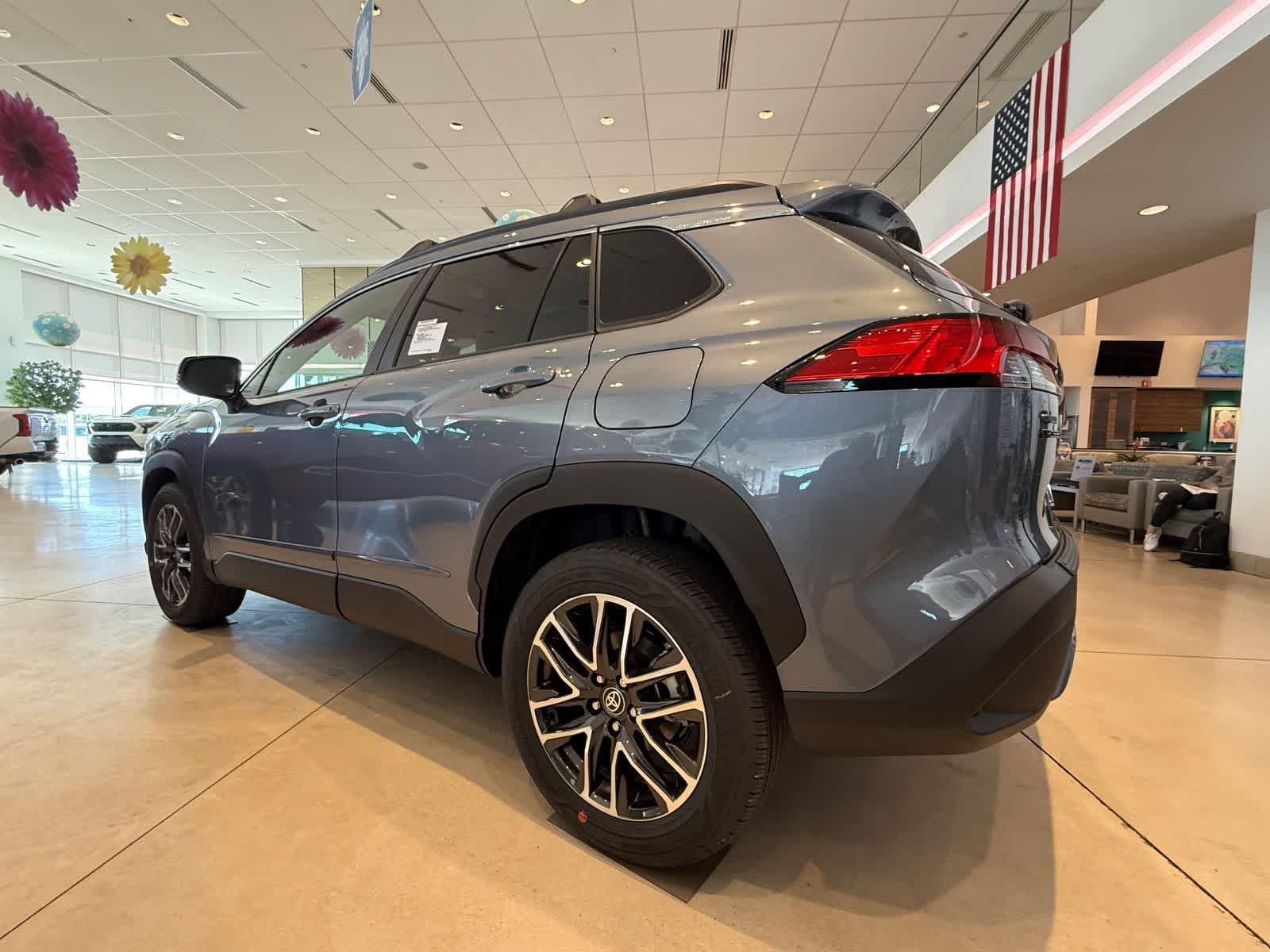 View vehicle photo 3