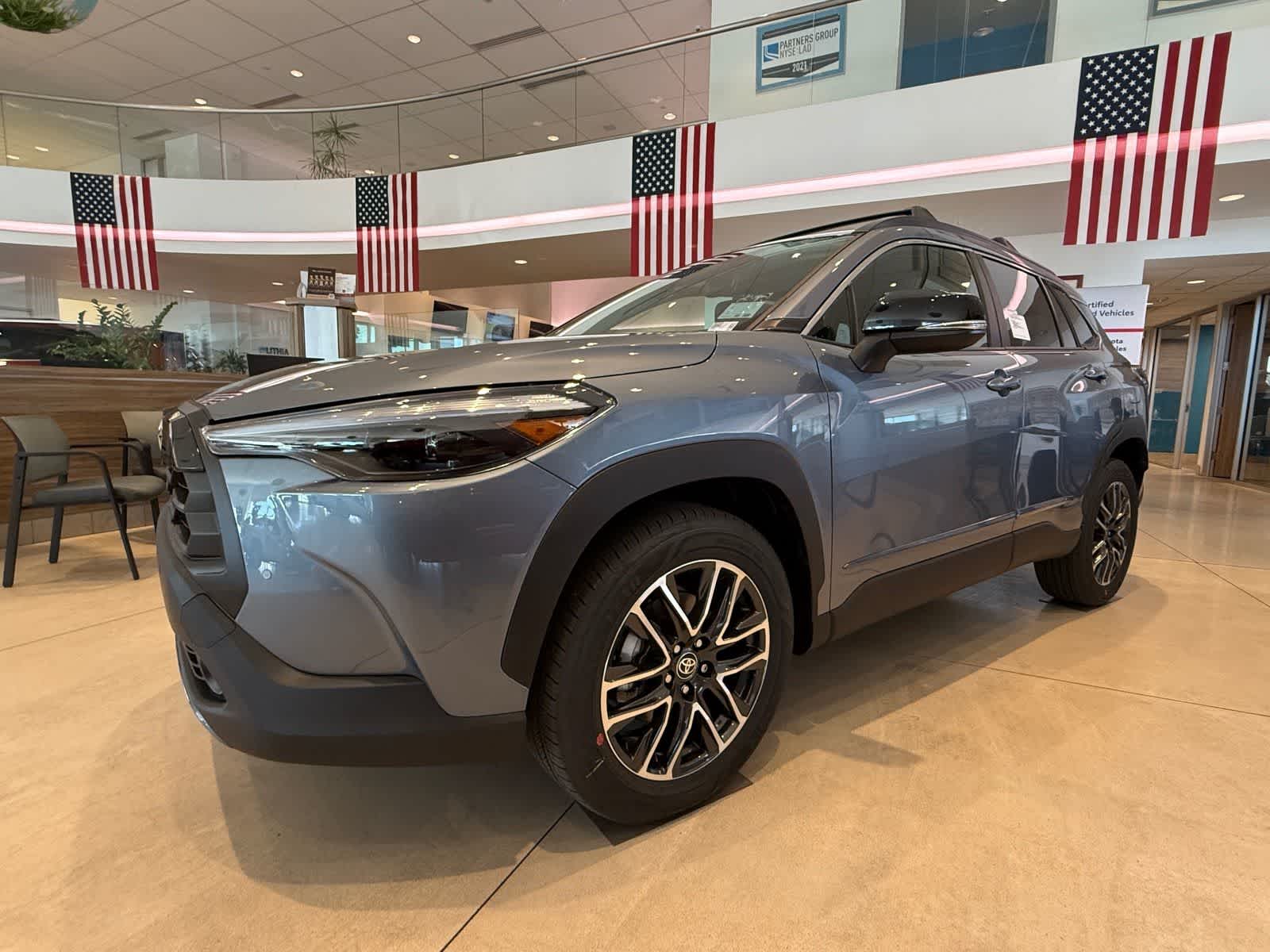 View vehicle photo 2