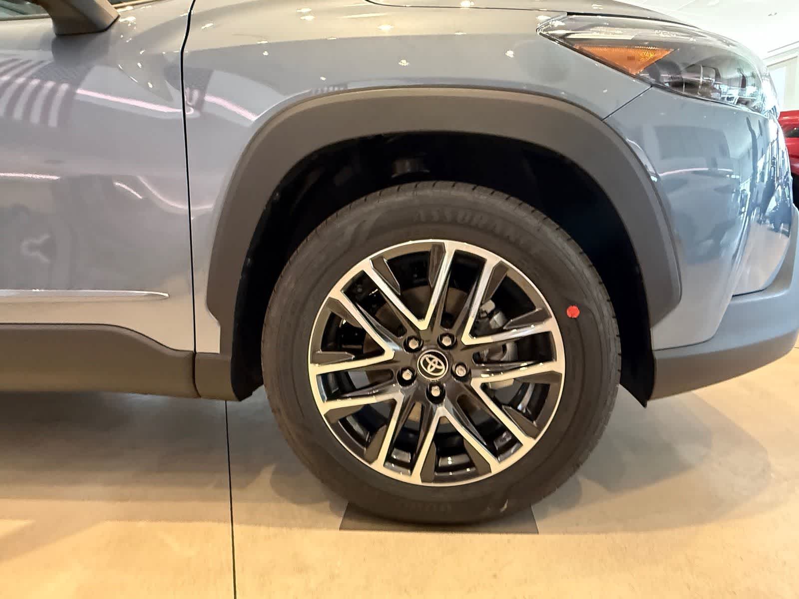 View vehicle photo 6