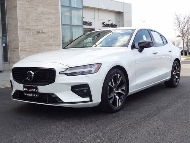 2024 Volvo S60 B5 Plus Dark Theme FWD