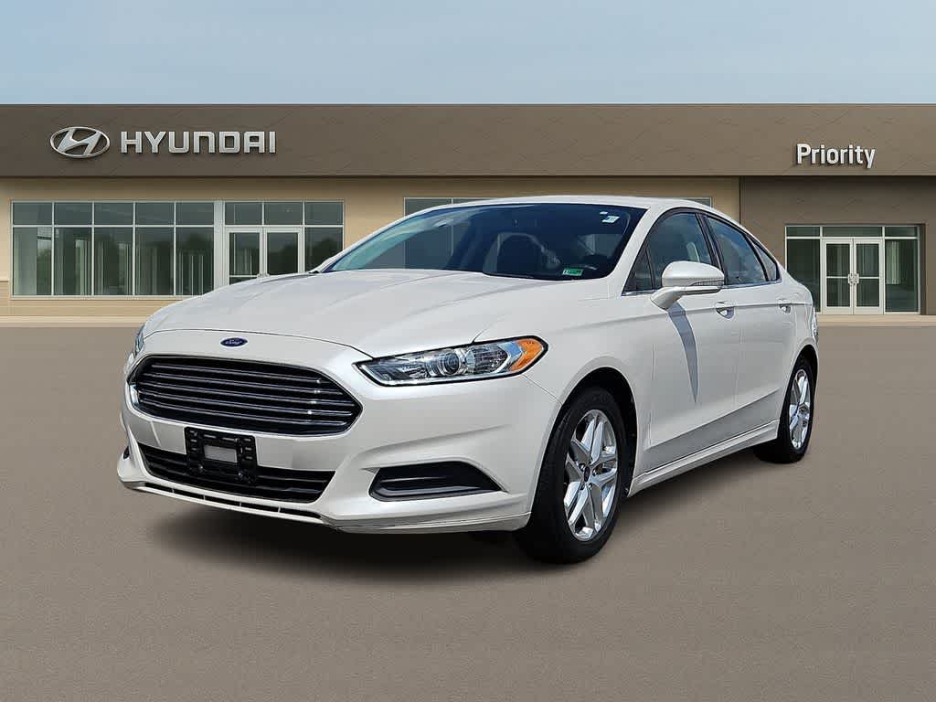 White Platinum Tri-Coat Metallic 2014 Ford Fusion Sedan Front-Wheel Drive 6-Speed Automatic