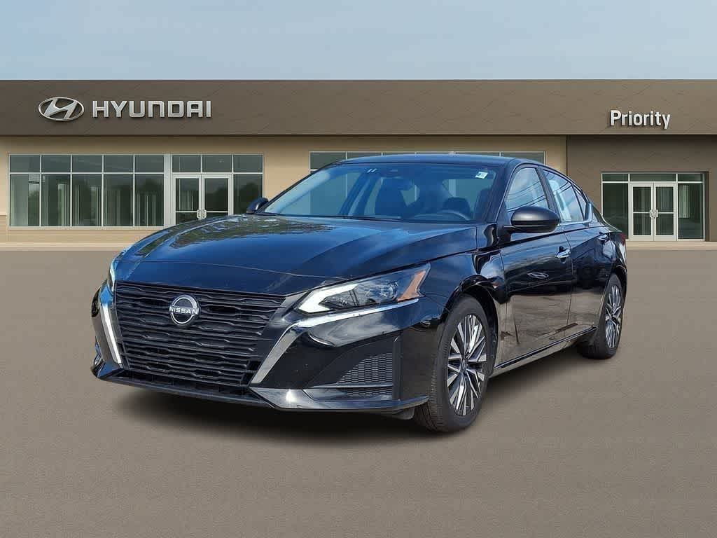 Super Black 2025 Nissan Altima 2.5 SV FWD Sedan Front-Wheel Drive Continuously Variable Transmission