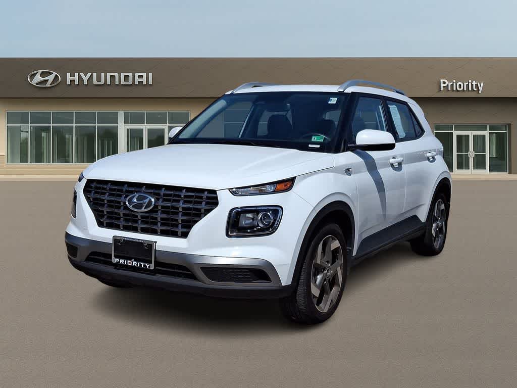 Lunar White 2025 Hyundai Venue SEL FWD SUV / Crossover Front-Wheel Drive Continuously Variable Transmission