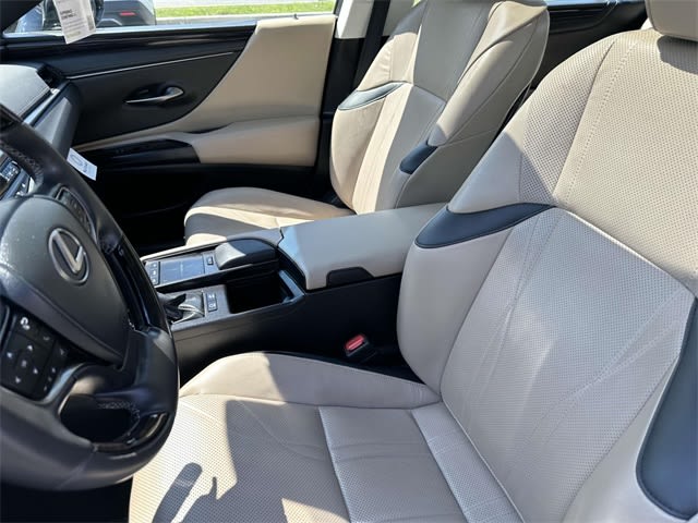 2019 Lexus ES 4dr Car
