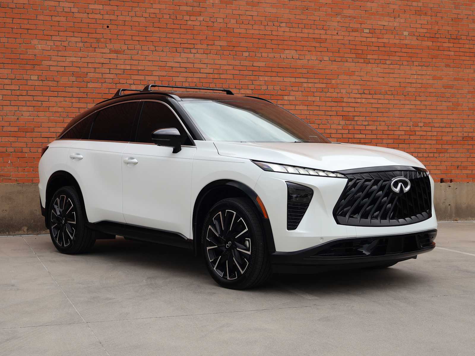 New 2027 2T RAD WHT INFINITI AUTOGRAPH image 3