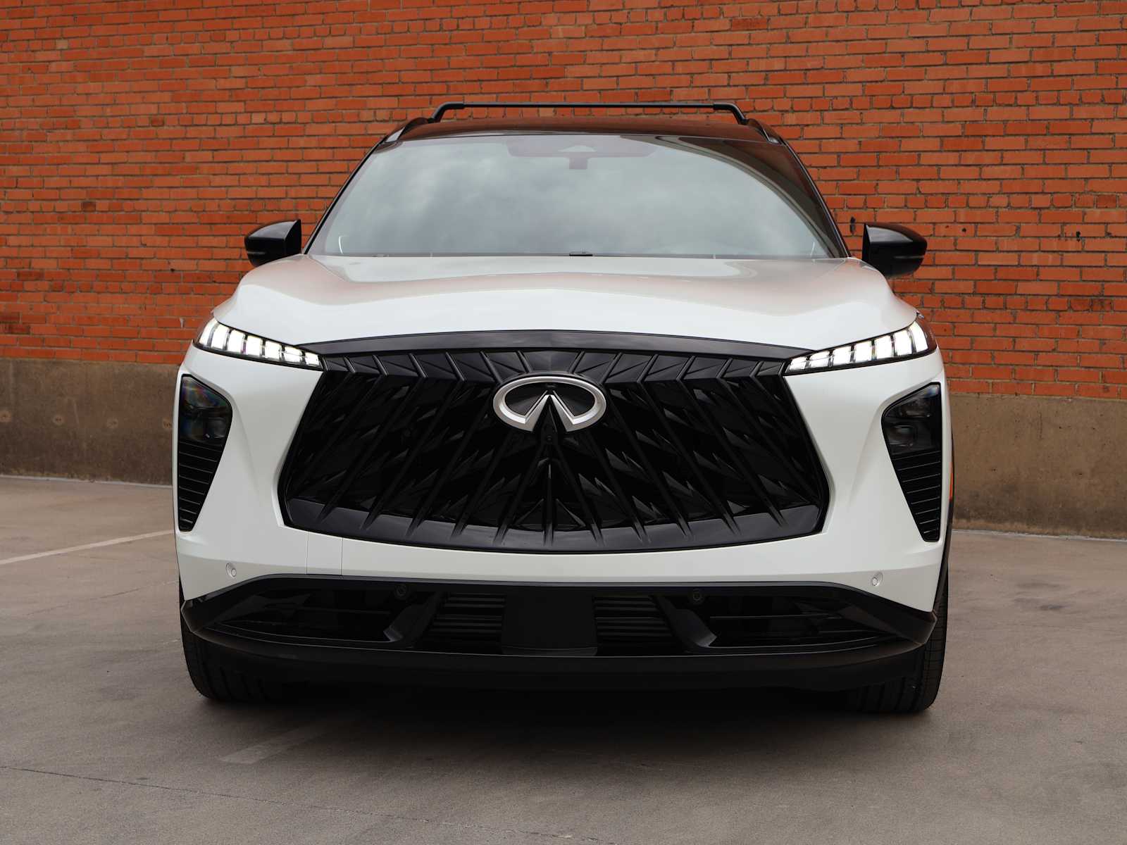 New 2027 2T RAD WHT INFINITI AUTOGRAPH image 2