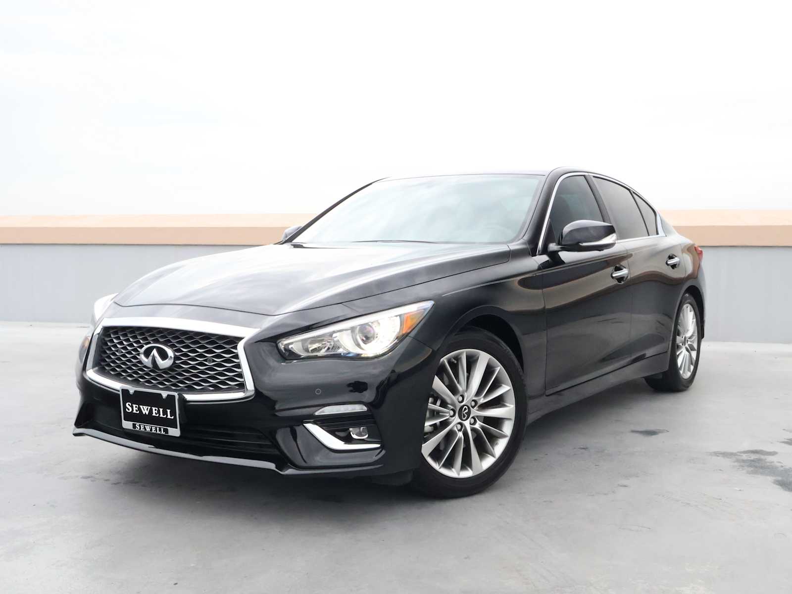 2023 INFINITI Q50 LUXE