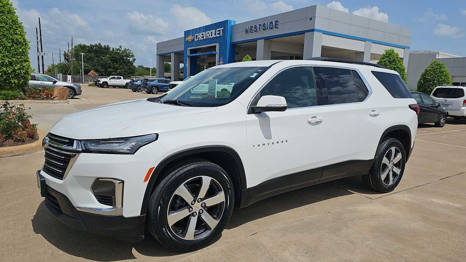 Summit White 2023 Chevrolet Traverse SUV / Crossover Four-Wheel Drive 9-Speed Automatic