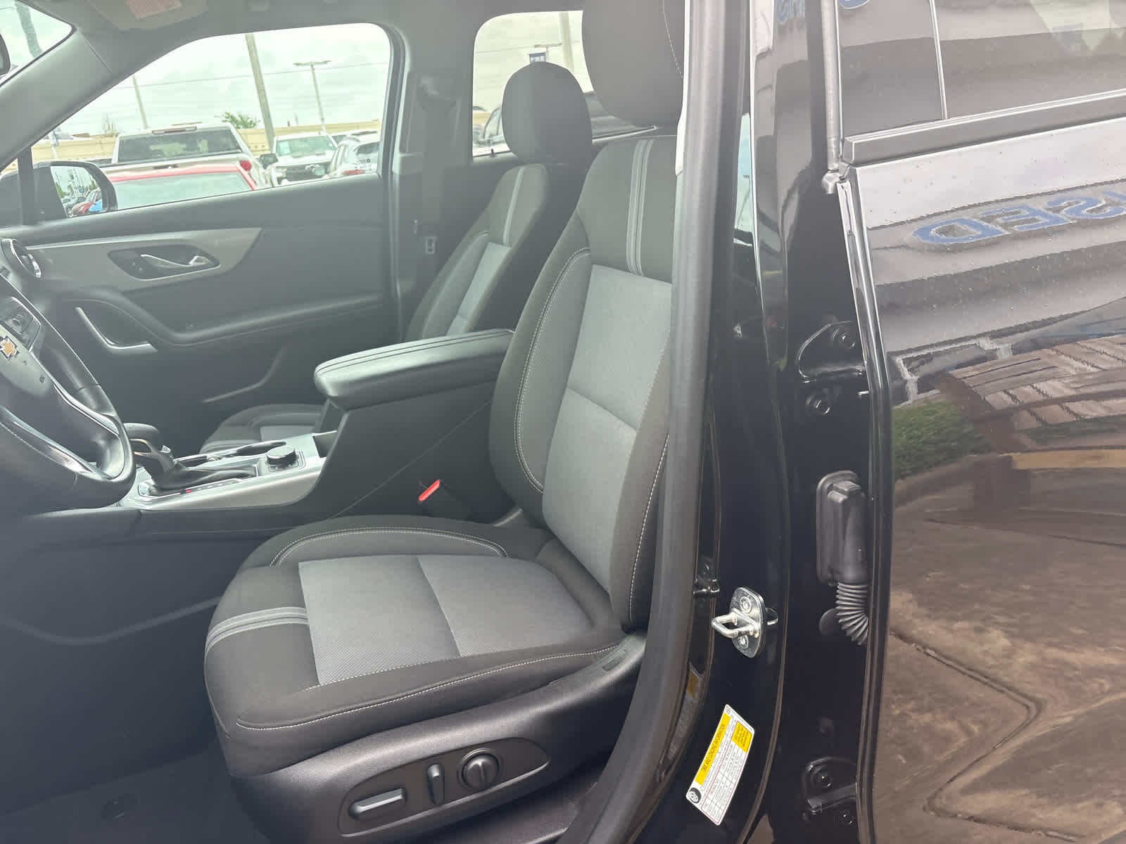 View vehicle photo 4