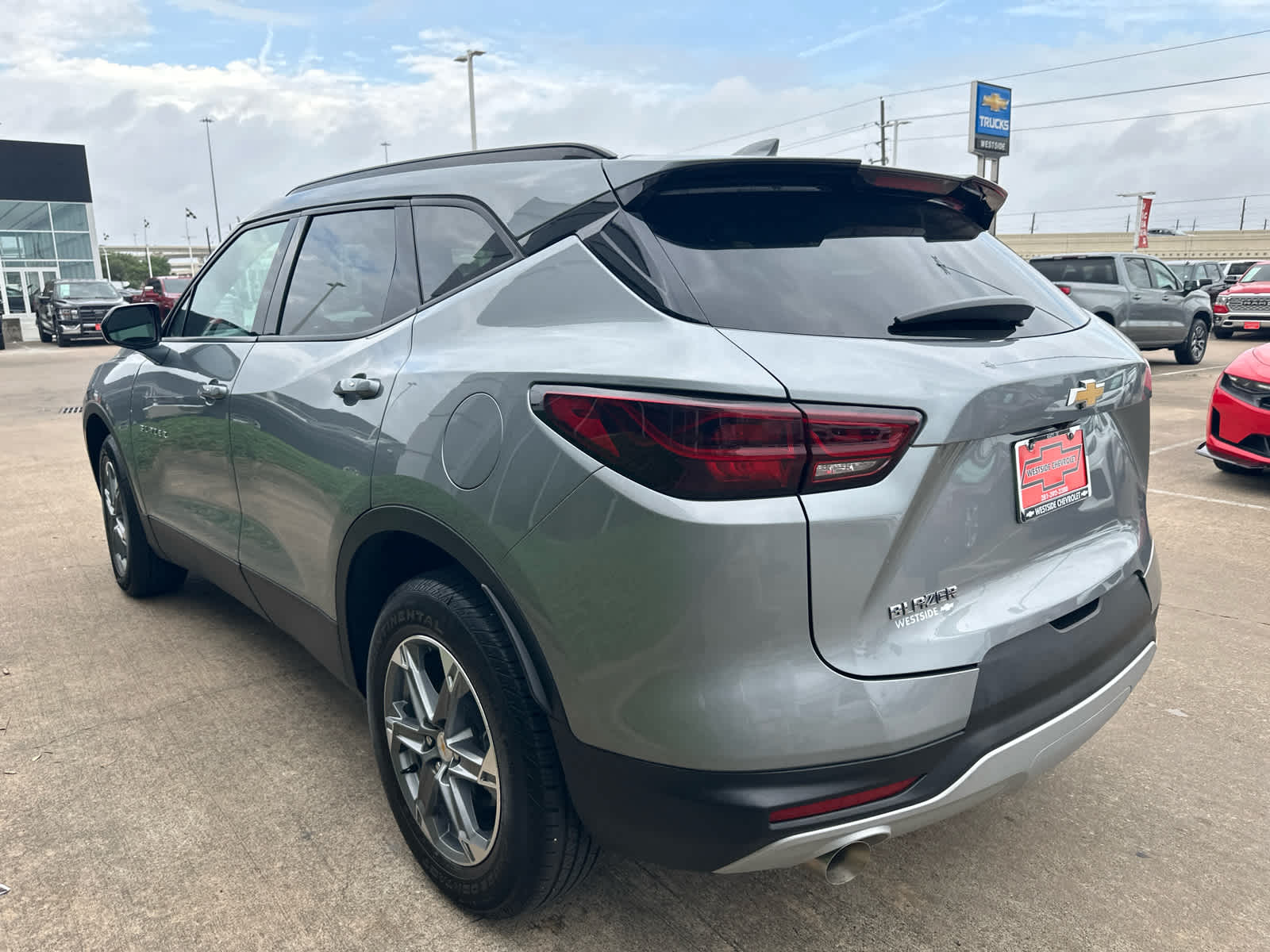 View vehicle photo 4